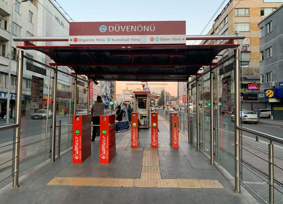 Kayseri Düvenönü tramvay durağı fotoğrafı